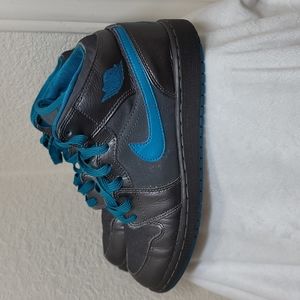 Nike Air Jordan 1 Mid Metallic Grey GG